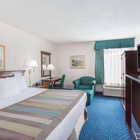 Baymont By Wyndham Greensboro/Coliseum Eksteriør bilde