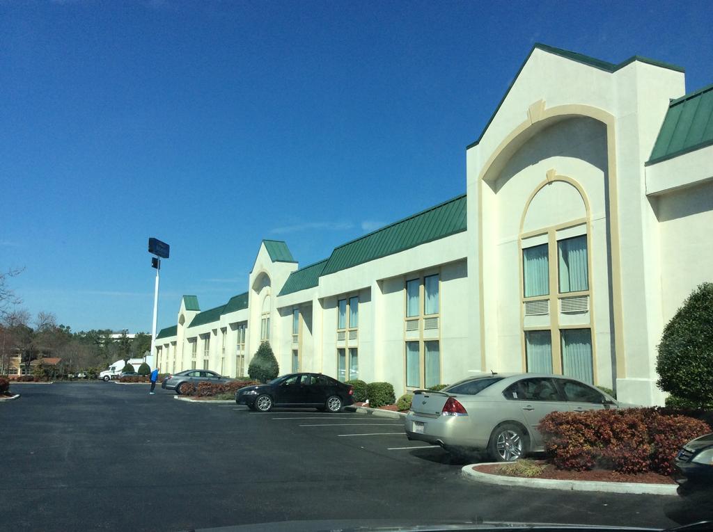 Baymont By Wyndham Greensboro/Coliseum Eksteriør bilde