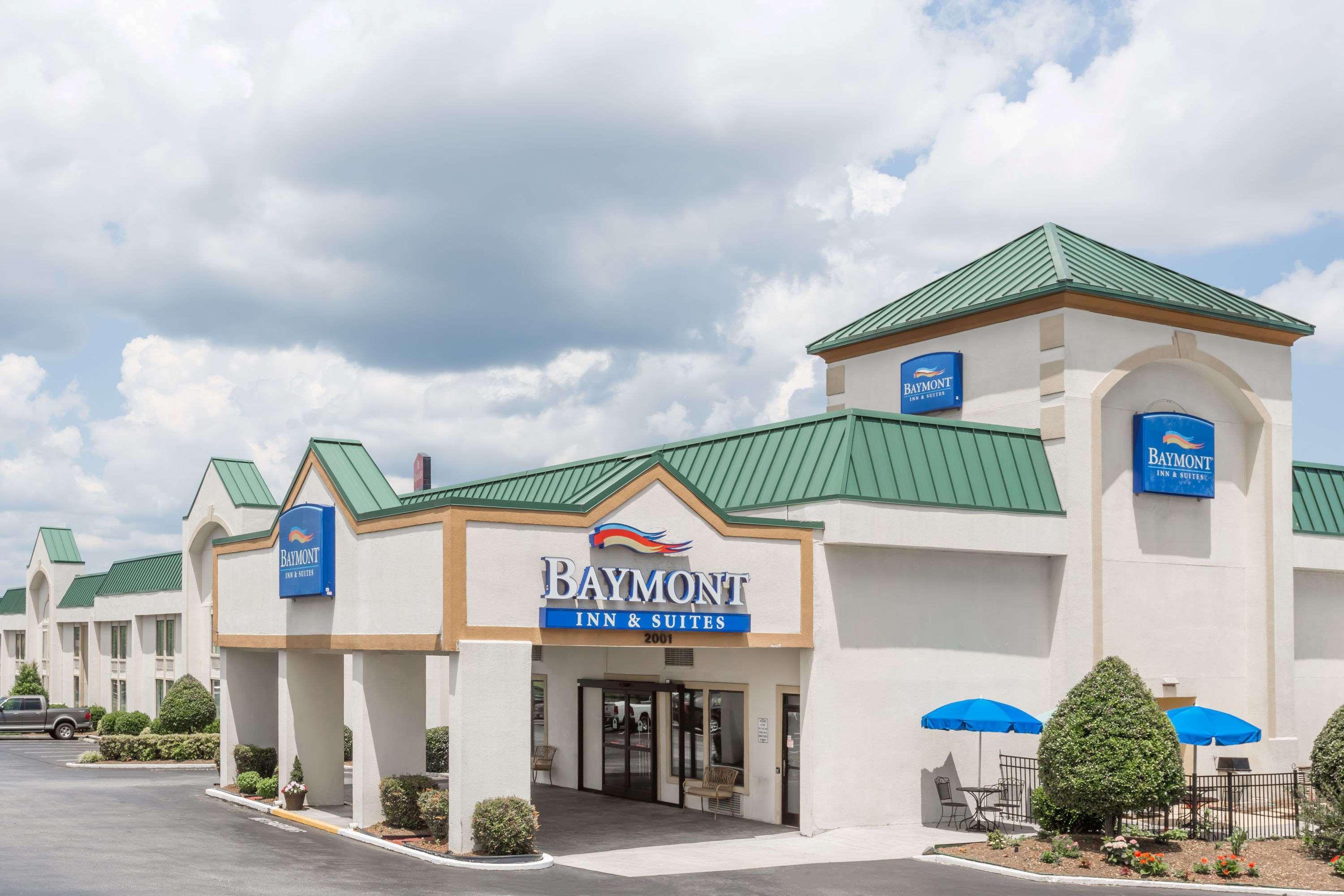 Baymont By Wyndham Greensboro/Coliseum Eksteriør bilde