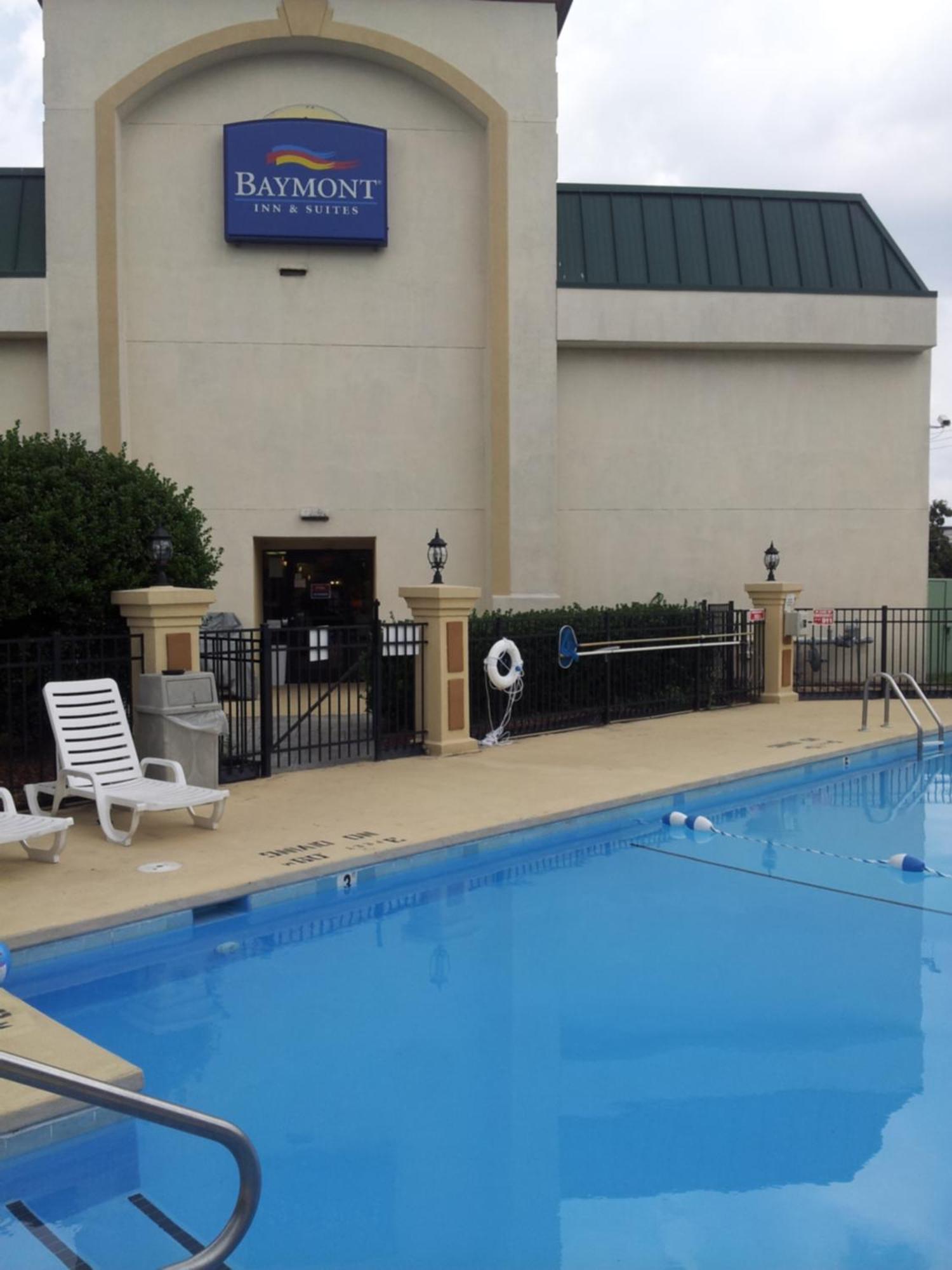 Baymont By Wyndham Greensboro/Coliseum Eksteriør bilde
