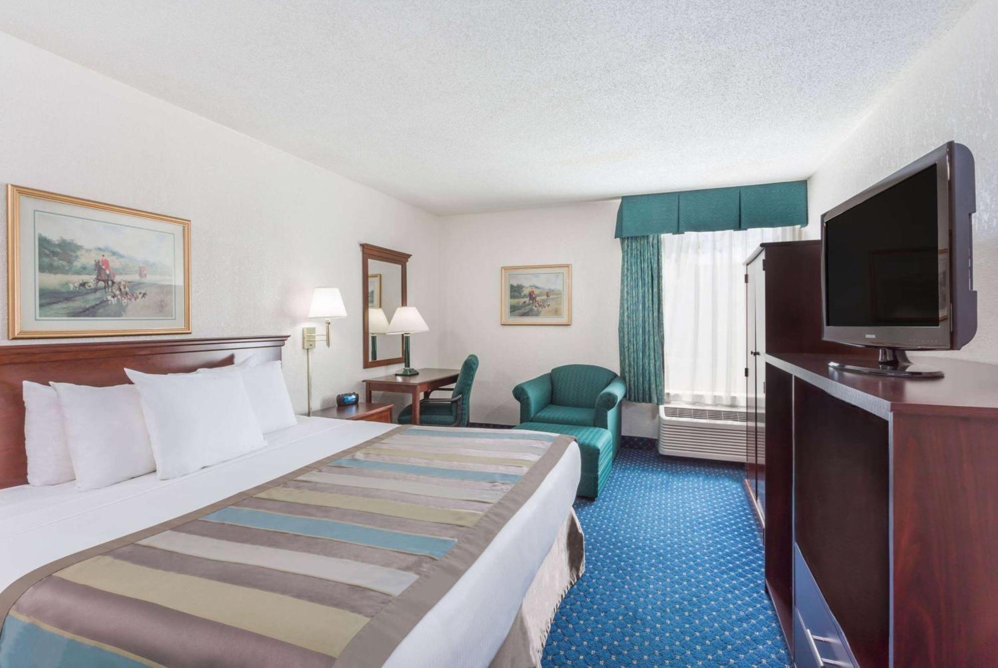 Baymont By Wyndham Greensboro/Coliseum Eksteriør bilde